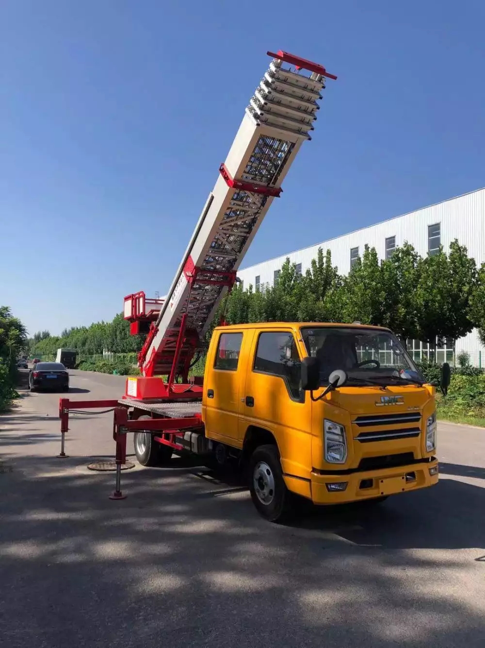 南京浦口附近的云梯车出租服务：轻松解决高空作业需求